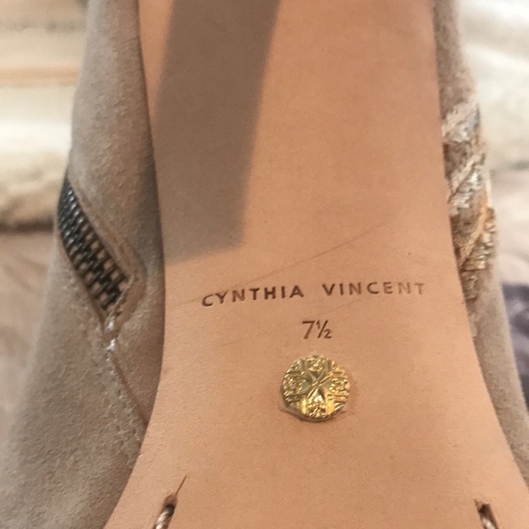 Cynthia Vincent Suede Peep toe shoe boots. - Picture 6 of 9